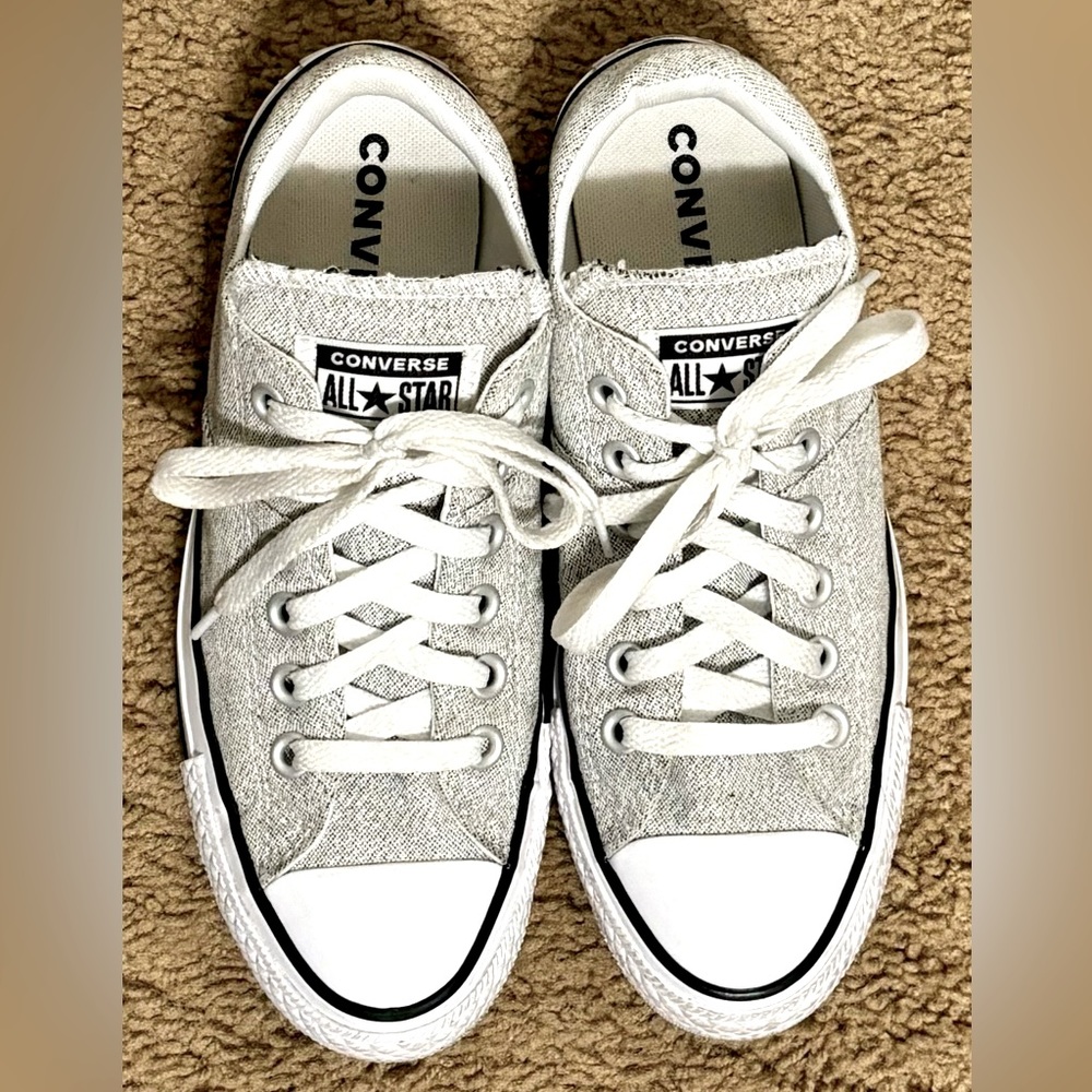SNAG these!! 🌟Light Grey Converse, Size 7, Excellent Condition. Be quick! 👟